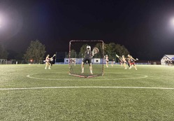 Ženská liga sixes láká na skvělé zápasy, zatím dominuje tým LCC White