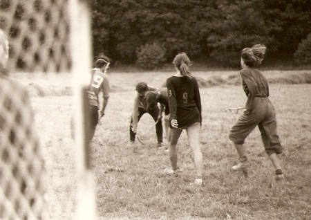 Jeden z prvních účastníků ligy ženského lakrosu po roce 1988, tým Squaw - později jeho hráčky rozděleny do týmů dnešní Slavie, Inferna a Jižního Města.