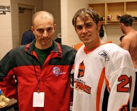 Chet Koneczny s autorem članku v šatně Titans (foto: Casey Powell) Chet Koneczny s autorem članku v šatně Titans (foto: Casey Powell)